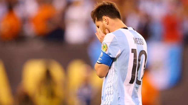 lionel-messi-argentina-retire-copa.jpg